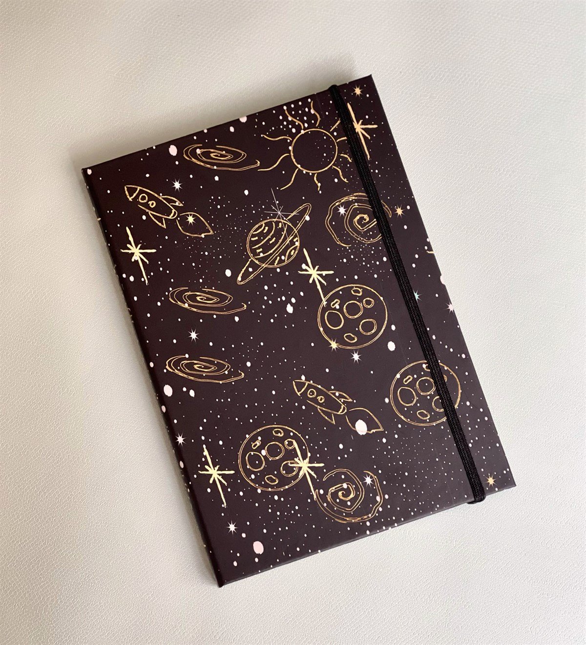 Çizgi Galaxy Tasarımlı Lastikli DeftergiftmodaGmd100063