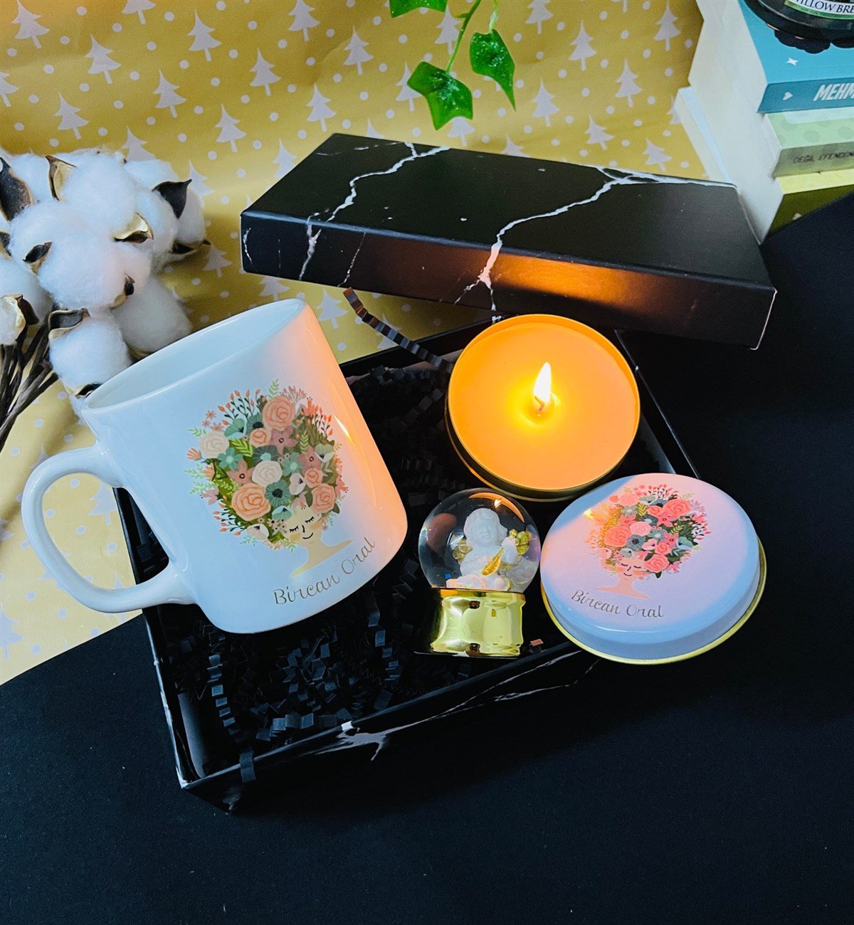 Kişiye Özel Çiçek Kadın Tasarımlı Kupa Kokulu Tenek Mum Ve Altınyaldızlı Melek Kar Küresi SetgiftmodaGmhs101397