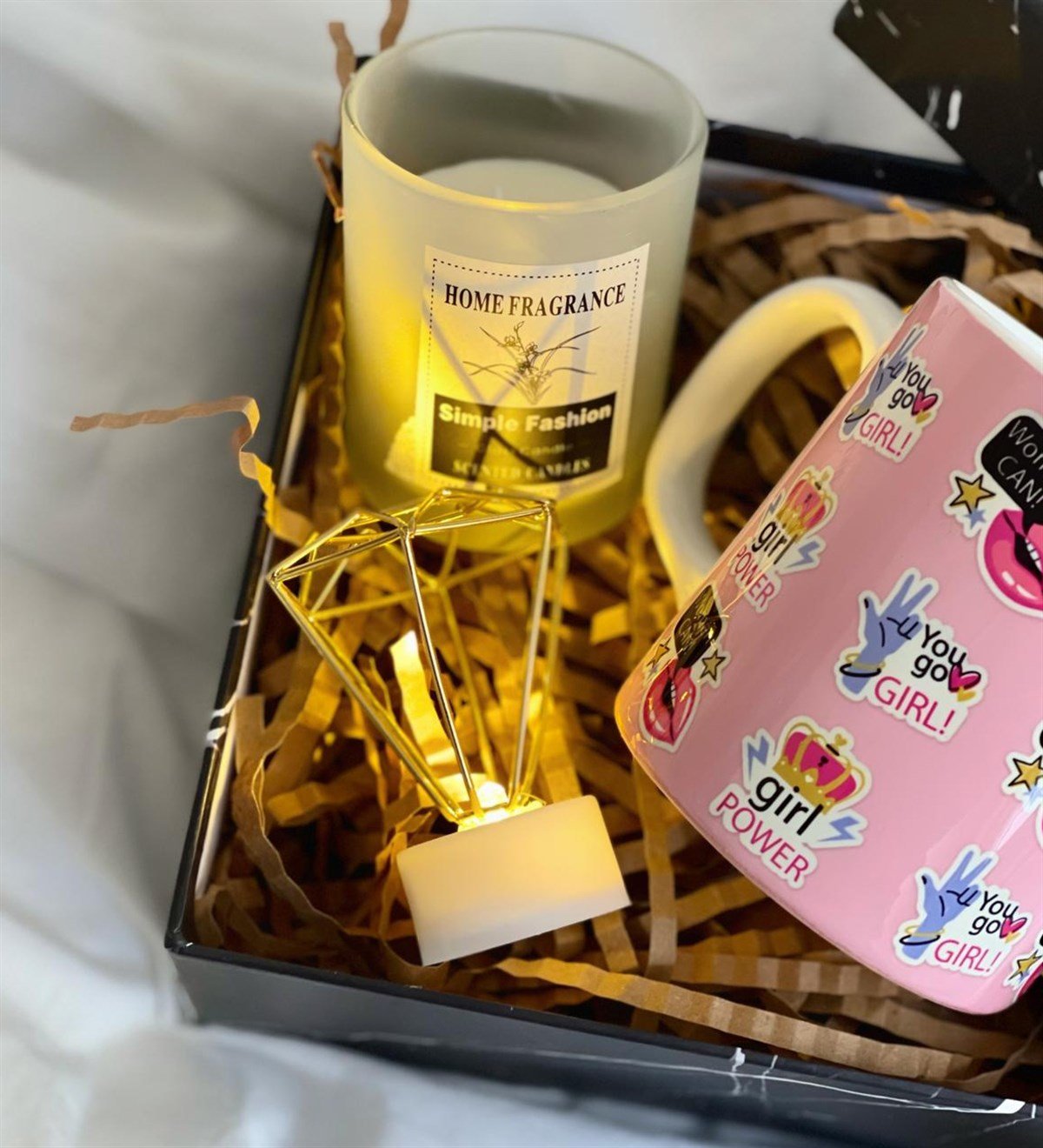 Özel Kutulu Woman Can Tasarımlı Kupa Kokulu Cam Mum Ve Mini Elmas Lamba Kadınlara Özel Hediye SetleriGiftmodaGmhs100436