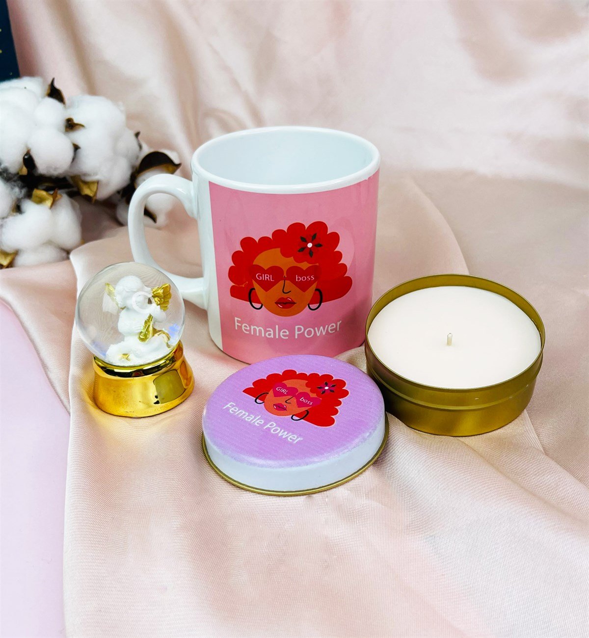 Kadın Gücü Tasarımlı kupa Mum Ve Altınyaldızlı Kar Küresi Hediye SetigiftmodaGmhs101584