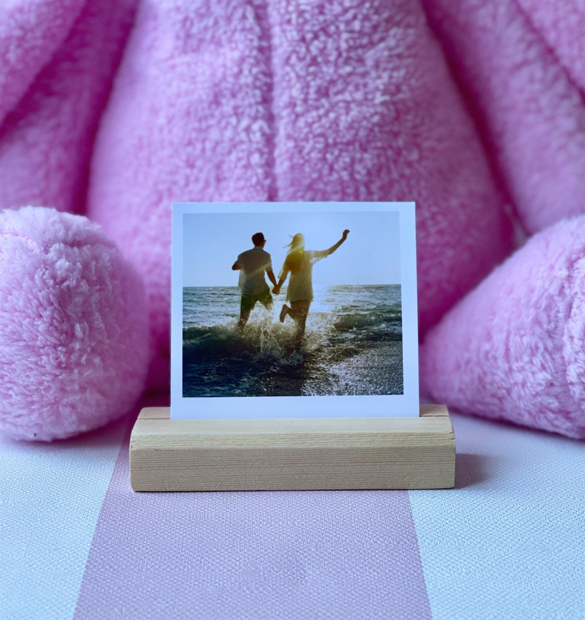 Kişiye Özel Ahşap Fotoğraf Tutucu Ve Sevimli Pembe Tavşan Hediye Setigiftmoda Gmhs100862