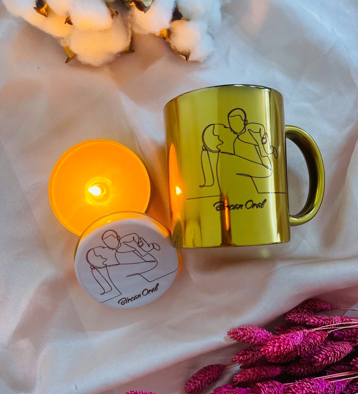Kişiye Özel Çizgi Anne Tasarımlı Kokulu Mum Ve Gold Kupa Set giftmodaGmhs101627