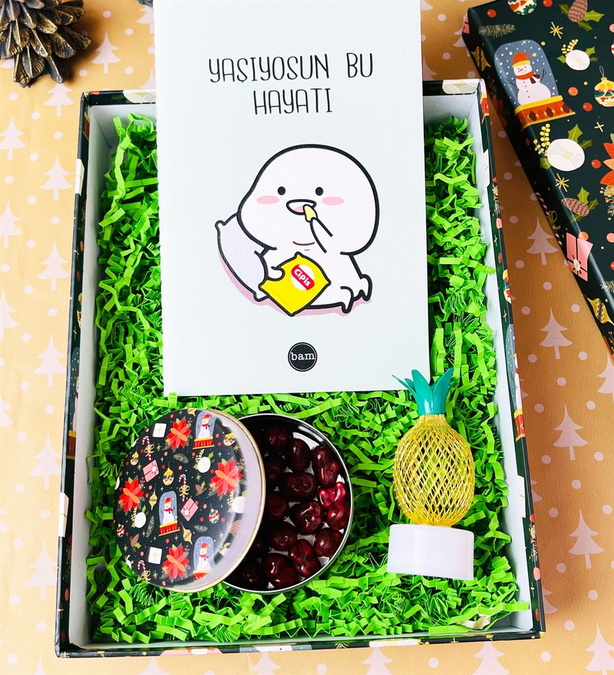 Yaşıyosun Bu Hayatı Drajeli Kırmızı Yılbaşı Hediye SetigiftmodaGmhs101855