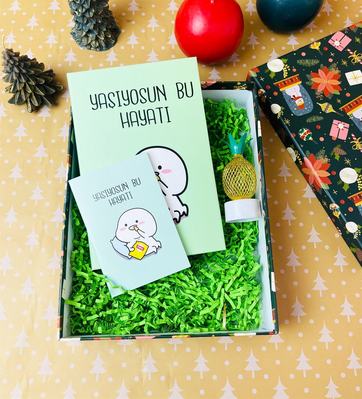 Yaşıyosun Bu Hayatı Tasarımlı Yeşil Yılbaşı Hediye SetigiftmodaGmhs101846