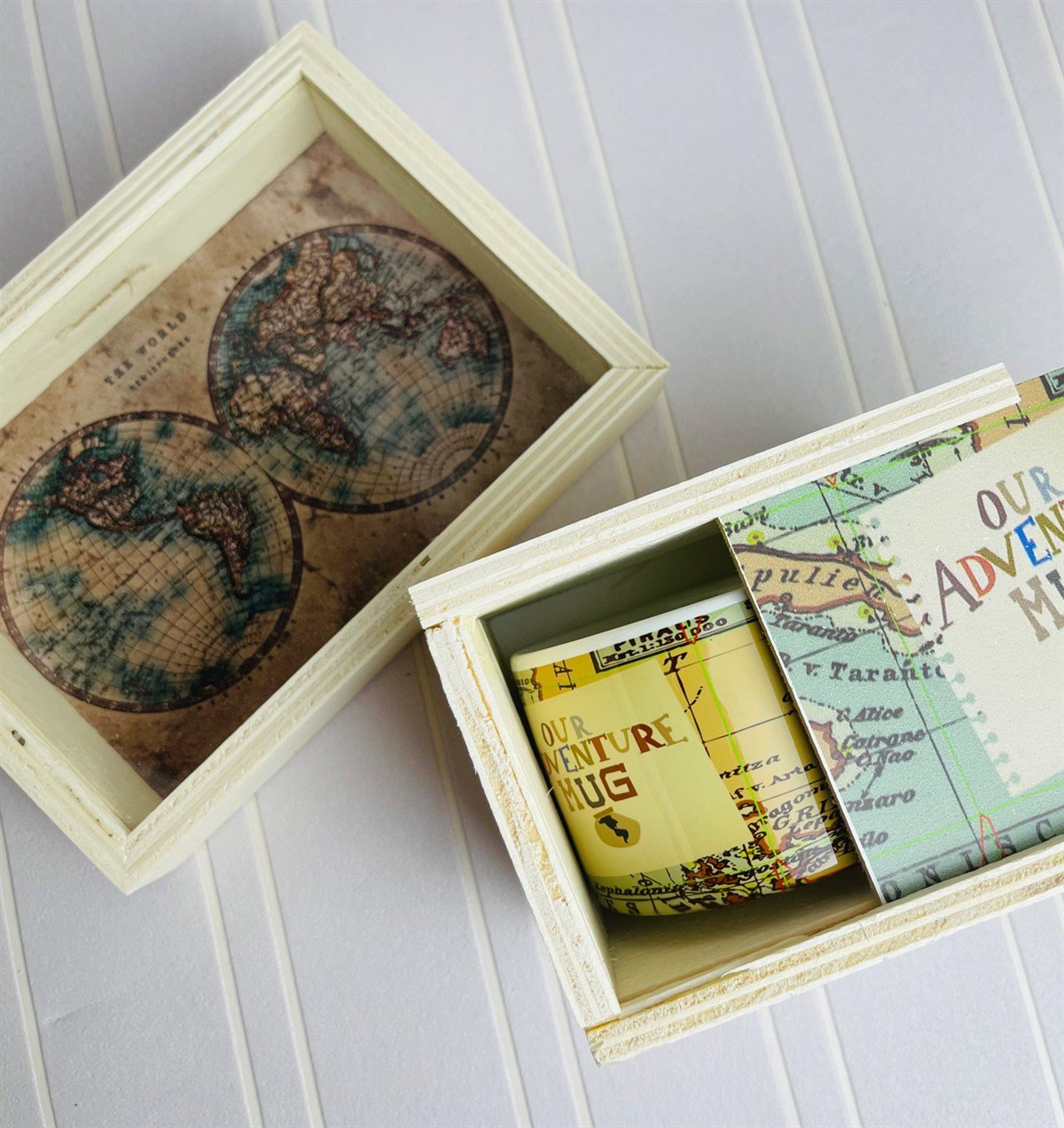 The Word Tasarımlı Ahşap Kumbara Ve Travel Tasarımlı Kutulu Kupa SetgiftmodaGmhs101208