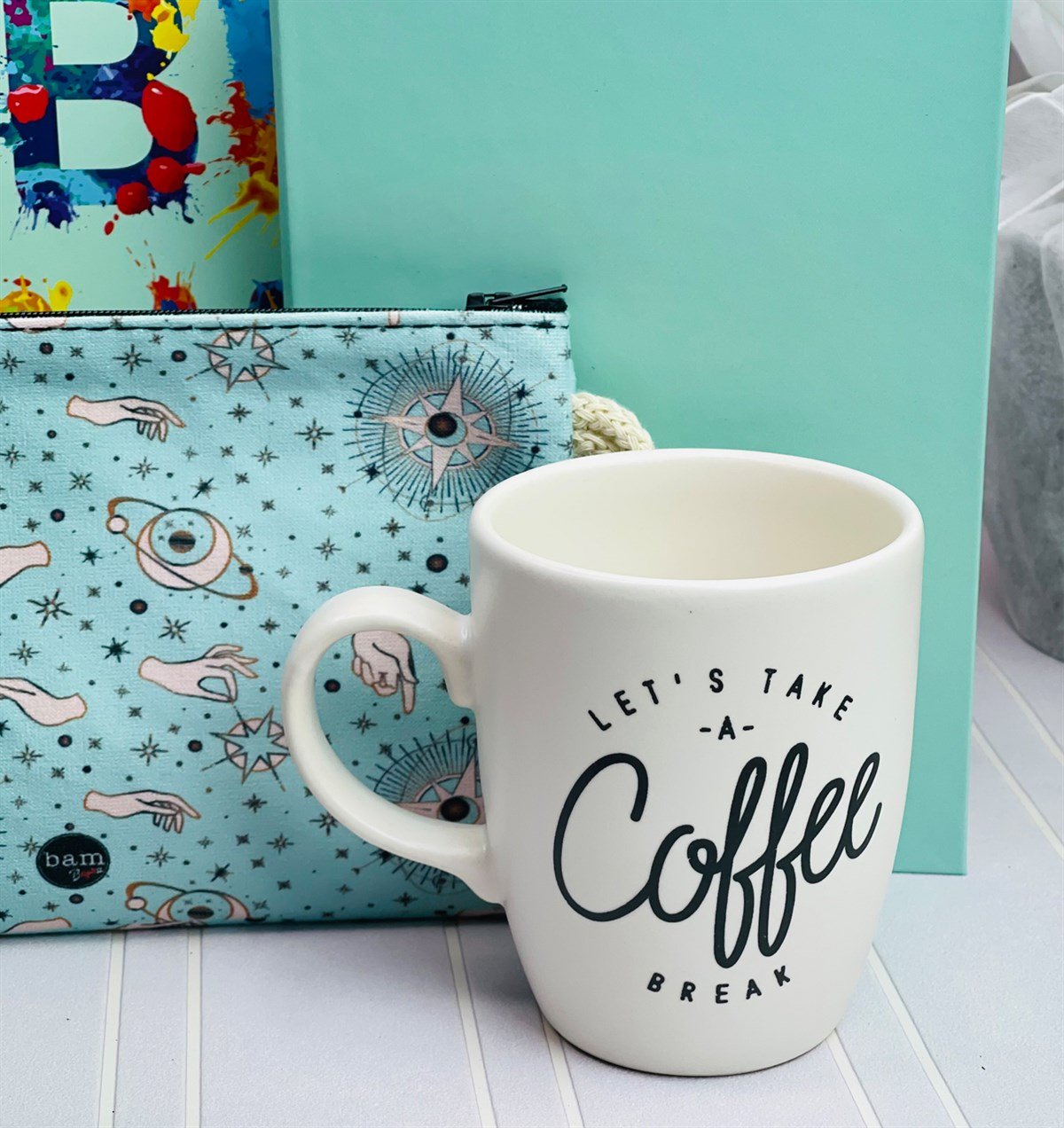 Good Vibes Tasarımlı Sekreterlik Yeşil Tarot Kalemlik Su Yeşili Defter Ve Kahve Molası 9 Cm Kupa giftmodaGmhs101213