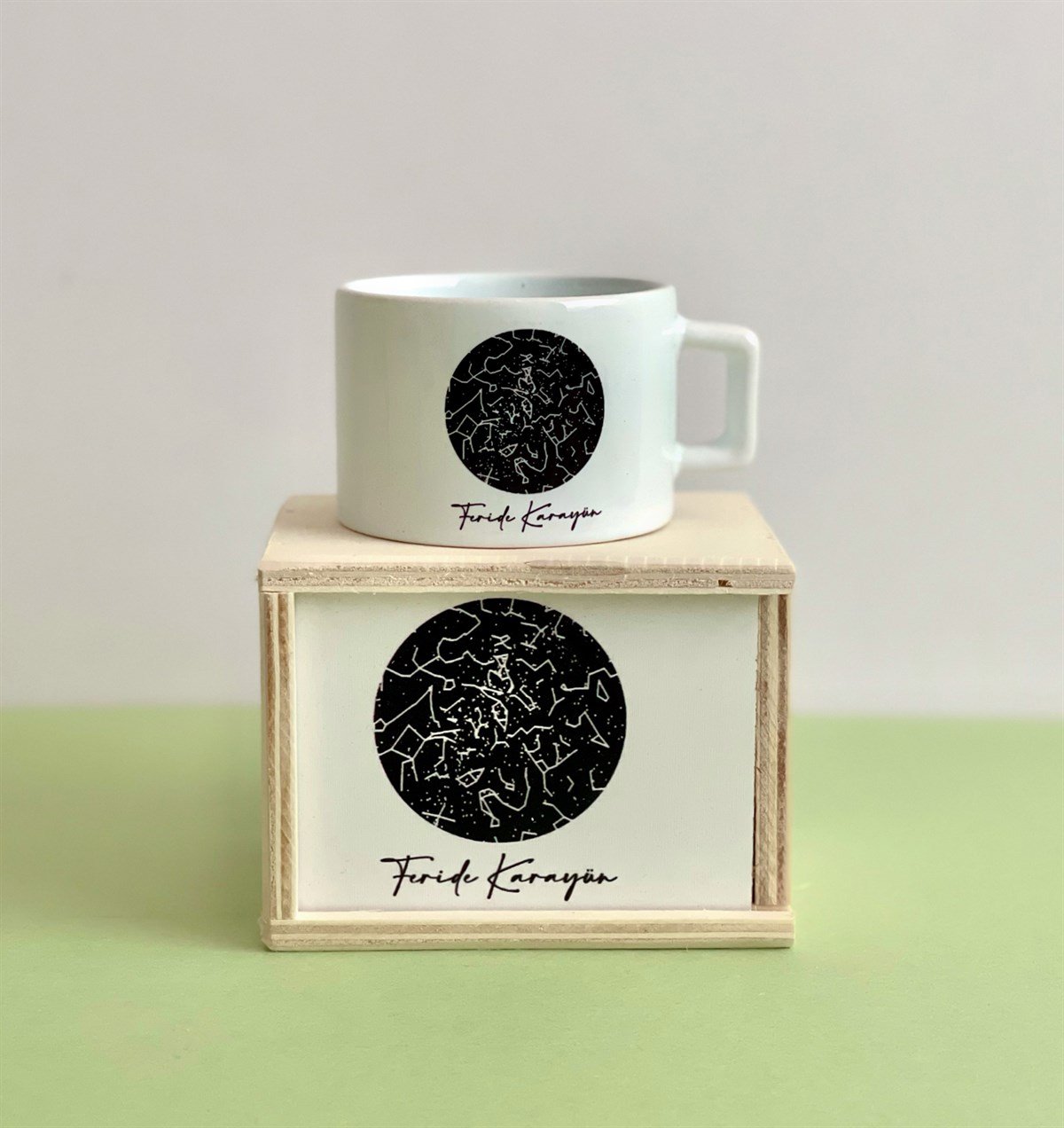 Kişiye Özel Yıldız Haritası Tasarımlı Ahşap Çerçeve Ajanda Ve Kutulu Kupa Hediye SetiGiftmodaGmhs100879