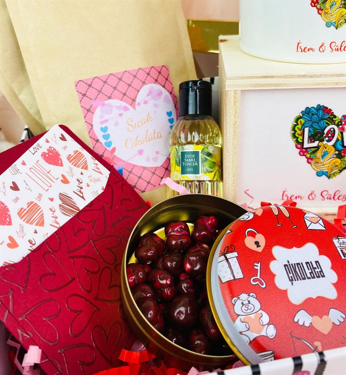 Kişiye Özel Love Kalp Tasarımlı Sevgiliye Hediye Seti giftmodaGmhs101468