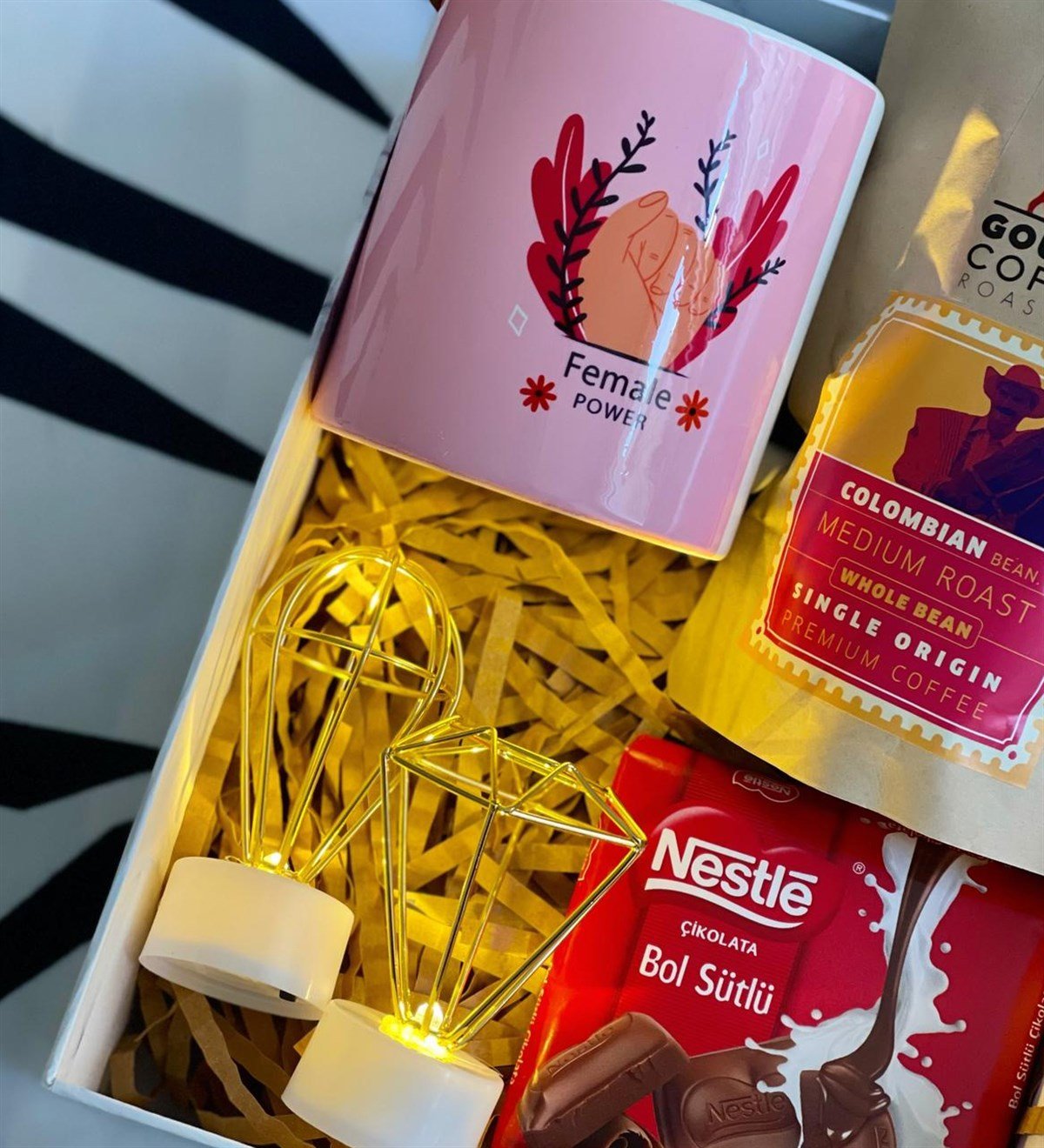 Kadın Gücü Tasarımlı Kupa Elmas Balon Gece Lambası Filtre Kahve Ve Çikolata Kadınlara Özel Hediye SetiGiftmodaGmhs100458