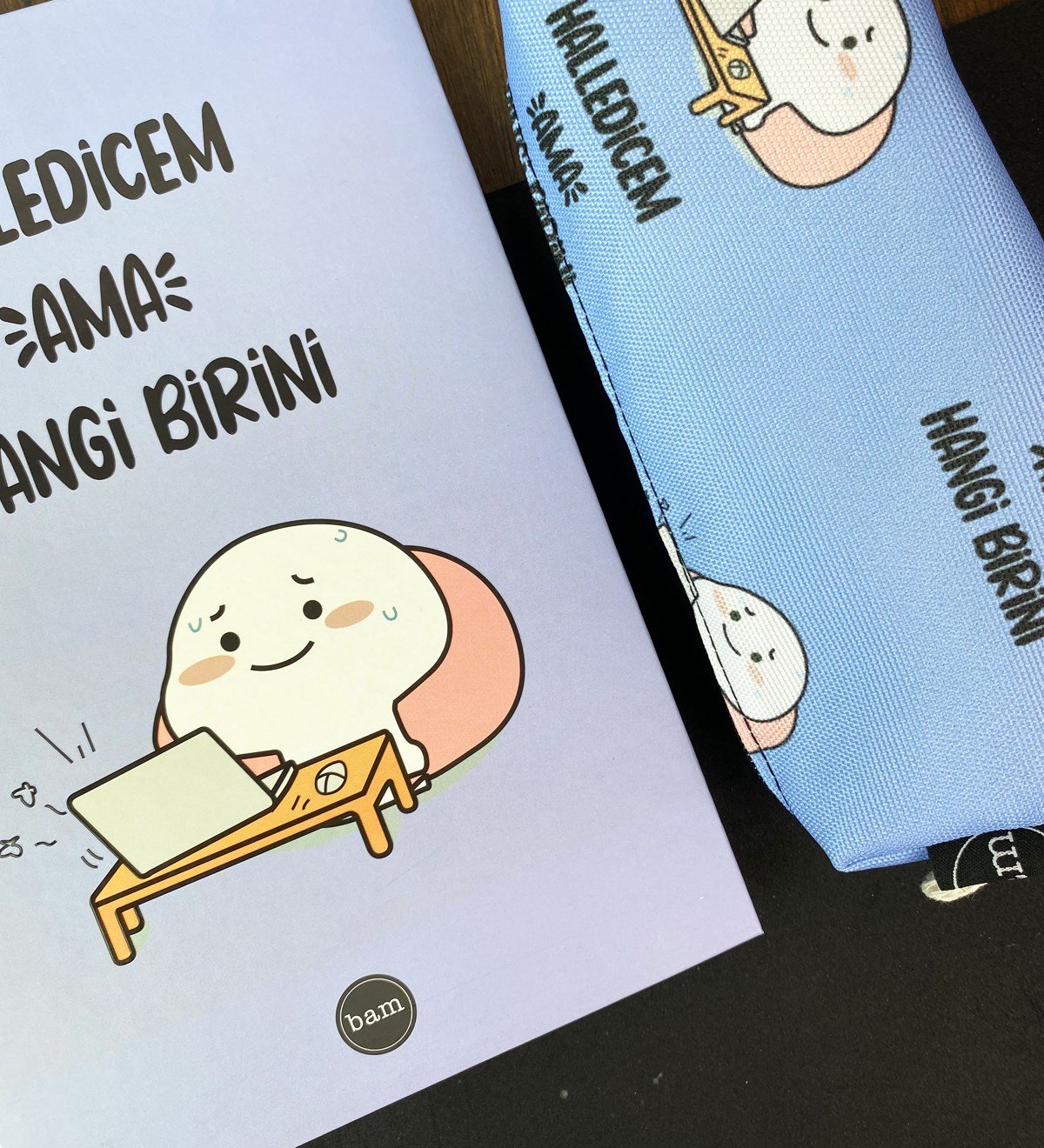 Halledicem Ama Hangi Birini Tasarımlı Çizgili Spiralli Defter Ve Sosis Kalemlik SetgiftmodaGmhs101787