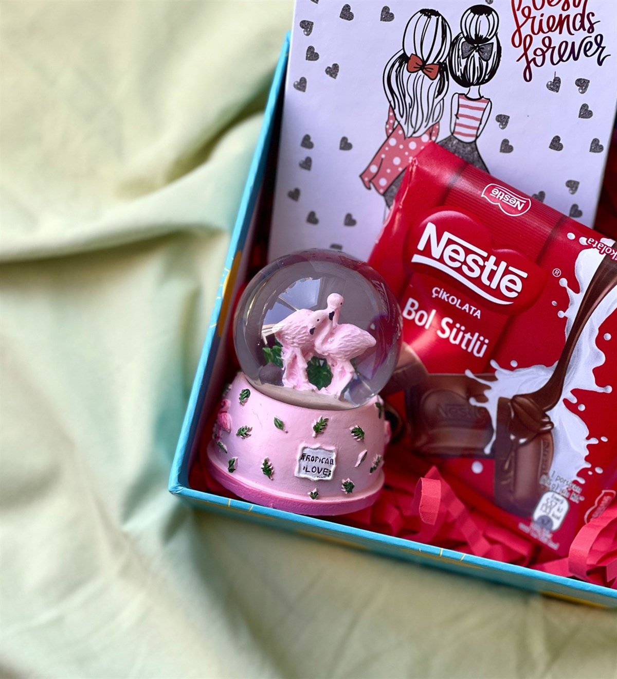 Özel Kutulu Best Friends Mini Albüm Çikolata Ve Mini Flamingo Kar Küresi Hediye SetiGiftmodaGmhs100735