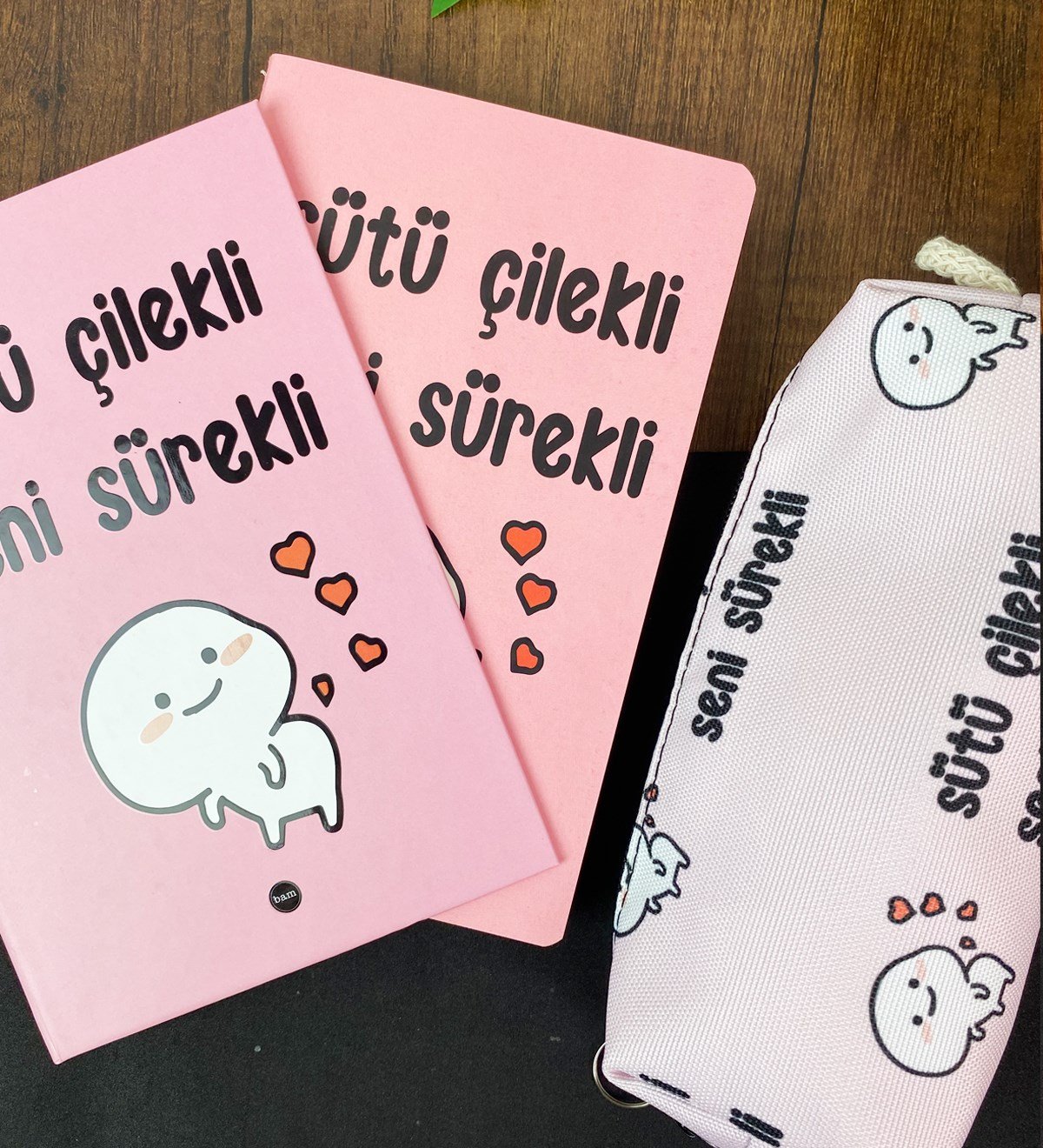 Sütü Çilekli Seni Sürekli Tasarımlı Kırtasiye SetigiftmodaGmhs101778
