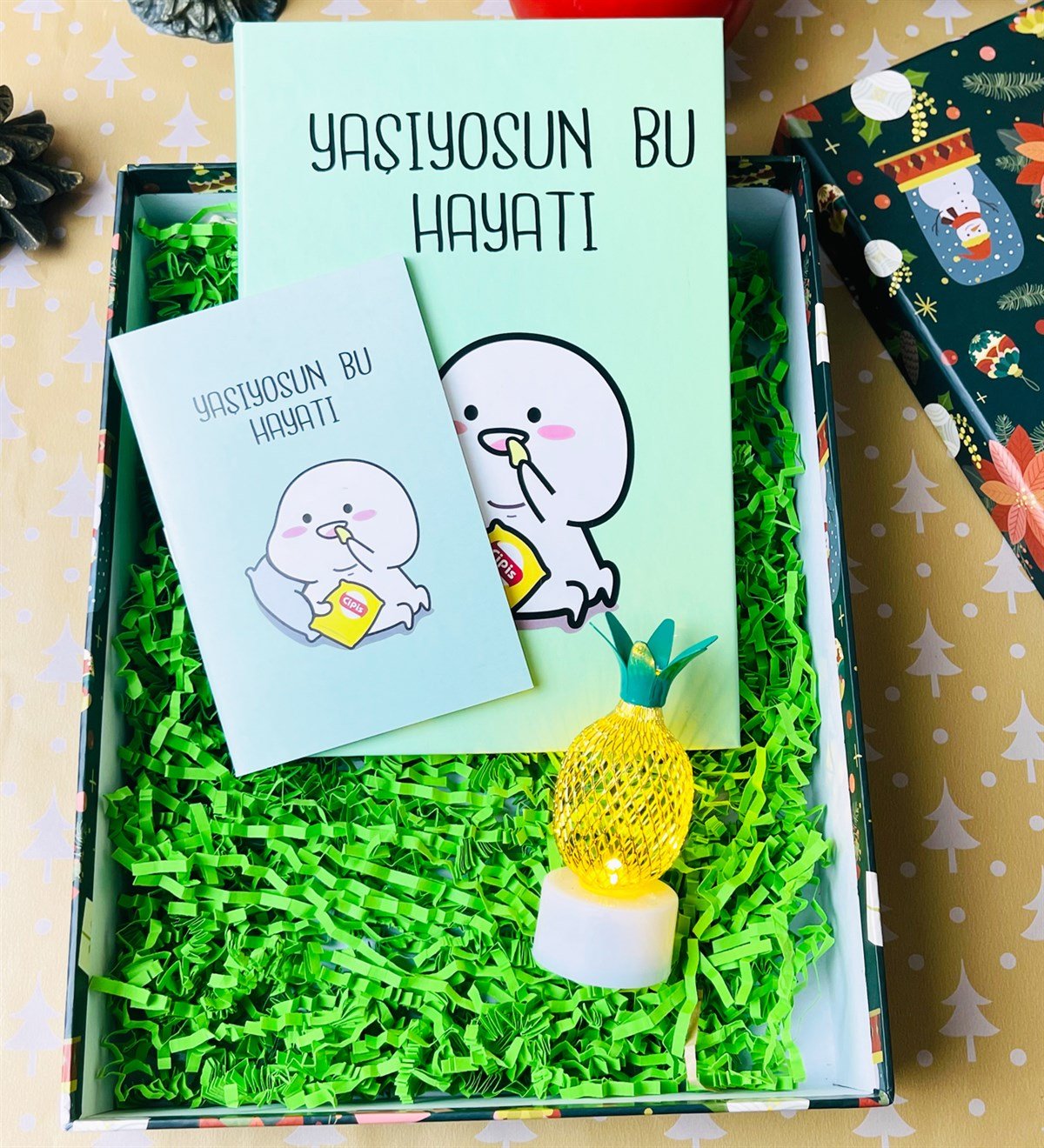 Yaşıyosun Bu Hayatı Tasarımlı Yeşil Yılbaşı Hediye SetigiftmodaGmhs101846
