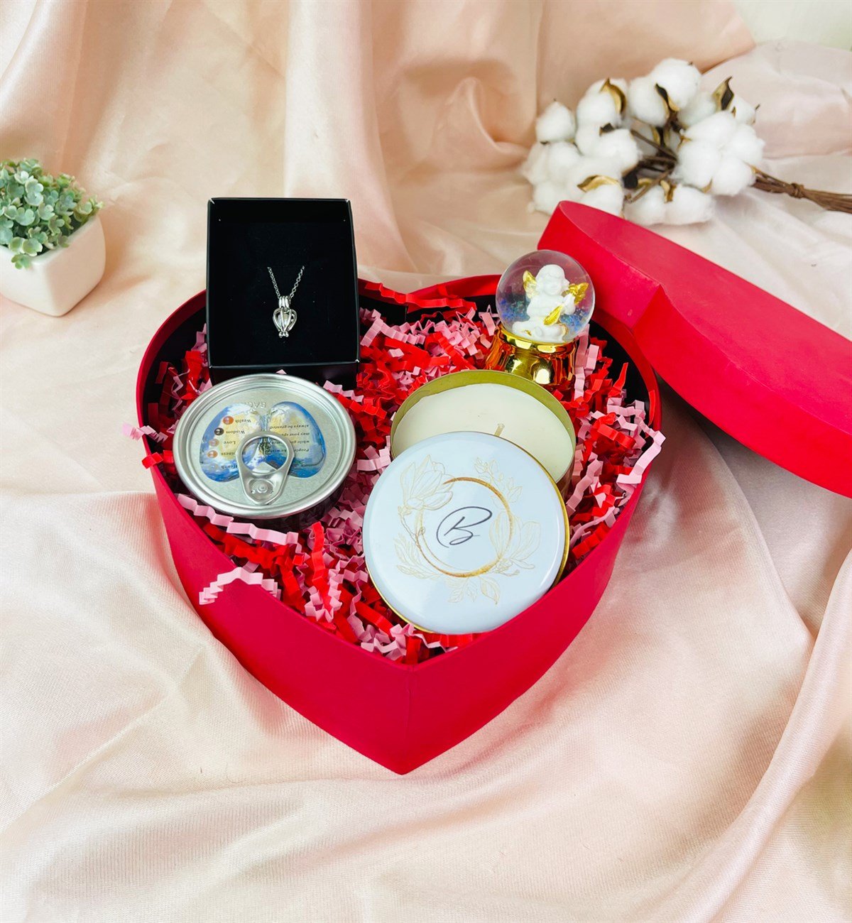 Kişiye Özel Gold Çiçek Tasarımlı Kalp Kutulu SetgiftmodaGmhs101544