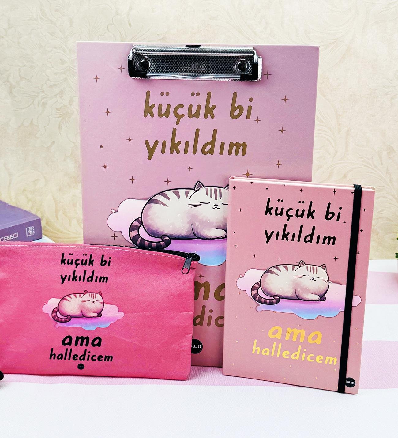Küçük Bi Yıkıldım V2 Tasarımlı Kırtasiye SetigiftmodaGmhs102043