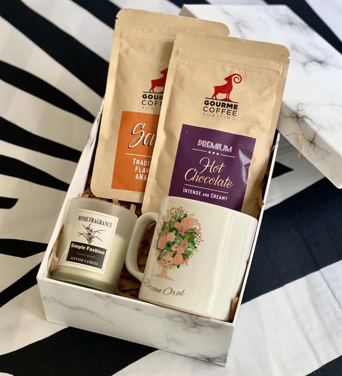 Kişiye Özel Çiçek Kadın Tasarımlı Kupa Kokulu Cam Mum Sıcak Çikolata Ve Sahlep Kadınlara Özel Hediye SetiGiftmodaGmhs100455