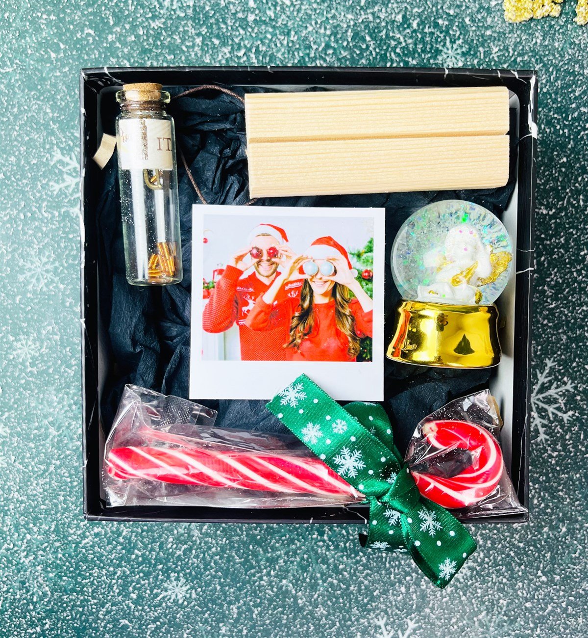 Altınyaldızlı Melek Kar Küresi Fotoğraf Tutucu Dilek Şişesi Ve Baston Şeker Yılbaşı Seti giftmodaGmhs101351