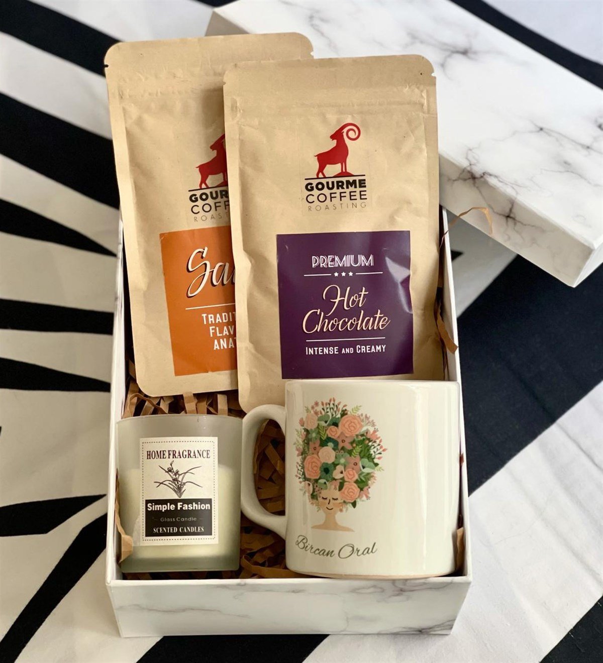 Kişiye Özel Çiçek Kadın Tasarımlı Kupa Kokulu Cam Mum Sıcak Çikolata Ve Sahlep Kadınlara Özel Hediye SetiGiftmodaGmhs100455