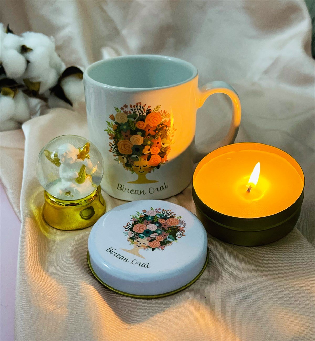 Kişiye Özel Çiçek Kadın Tasarımlı kupa Mum Ve Altınyaldızlı Kar Küresi Hediye SetigiftmodaGmhs101587