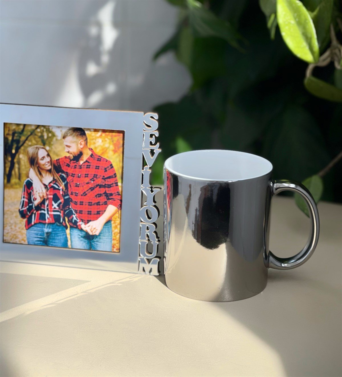 Seni Seviyorum Fotoğraf Standlı Mdf Gümüş Çerçeve Ve Gümüş Kupa SetgiftmodaGmhs100565-Gmfc100016-Gmkp100157