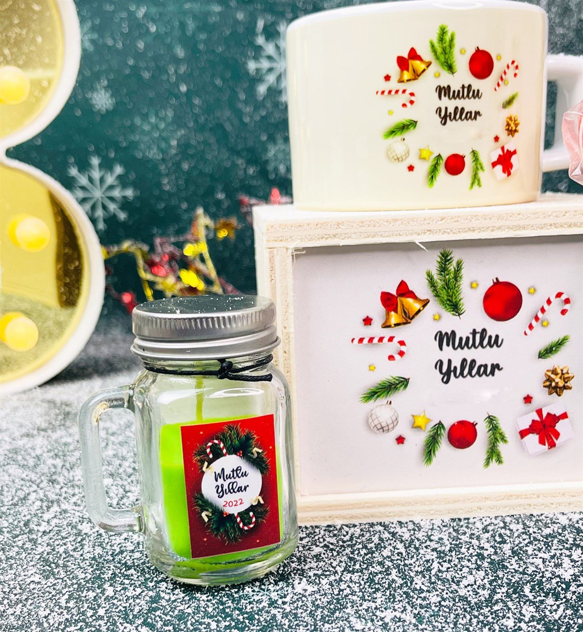 Mutlu Yıllar Tasarımlı Kutulu Kupa Baston Şeker Ve Kokulu Mum Yılbaşı Hediye SetigiftmodaGmhs101350