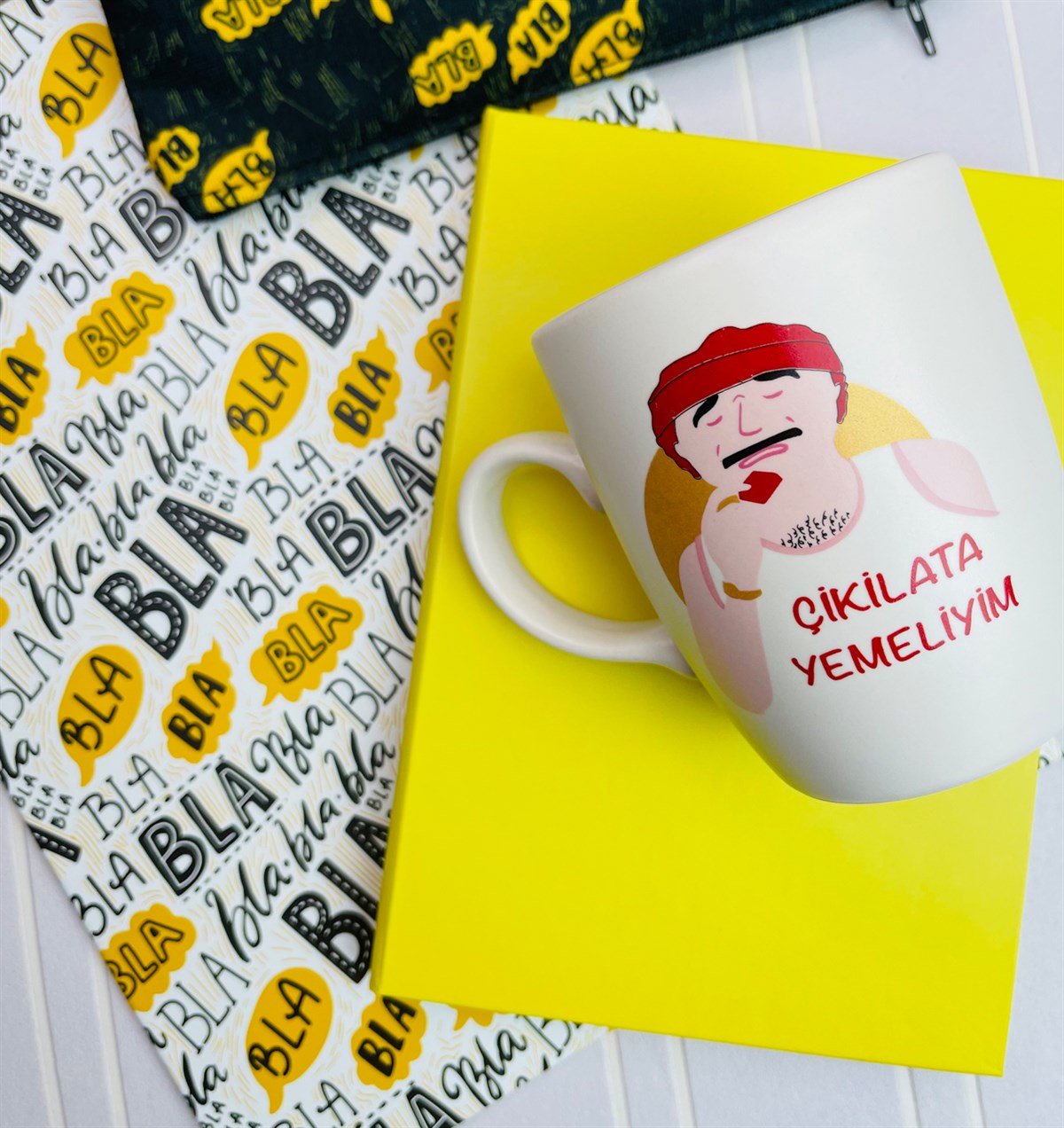 Bla Bla Bla Tasarımlı Sekreterlik Kalemlik Sarı Renk Defter Ve Çikilata Yemeliyim 9 Cm KupagiftmodaGmhs101211