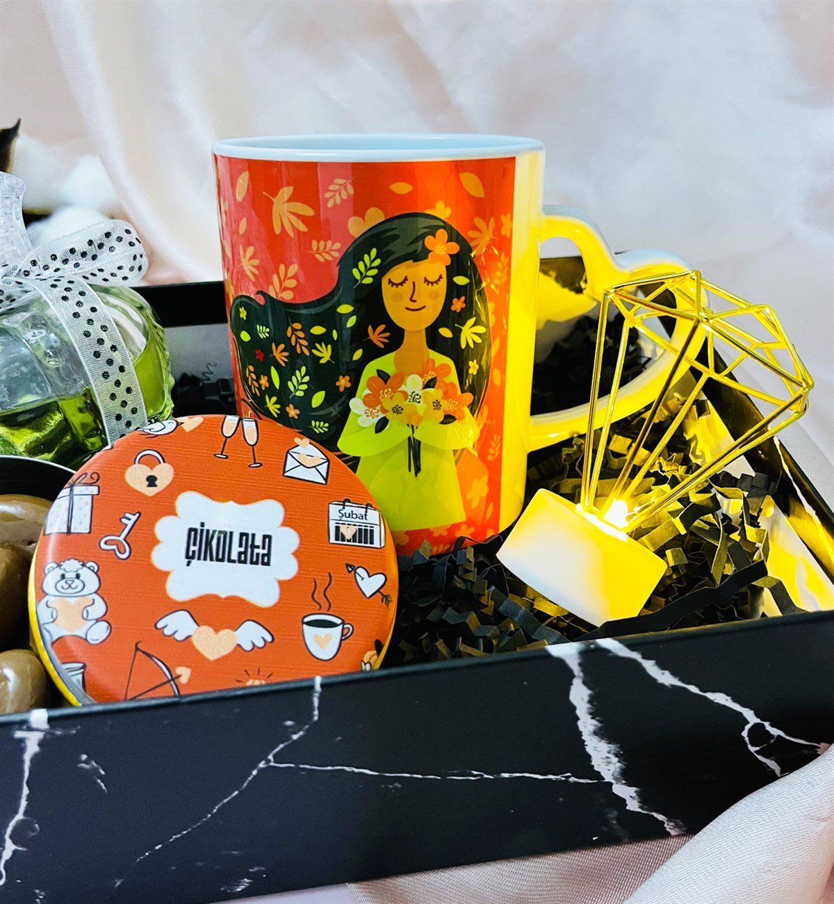 Kişye Özel İlkbahar Kızı Tasarımlı Hediye SetigiftmodaGmhs101593