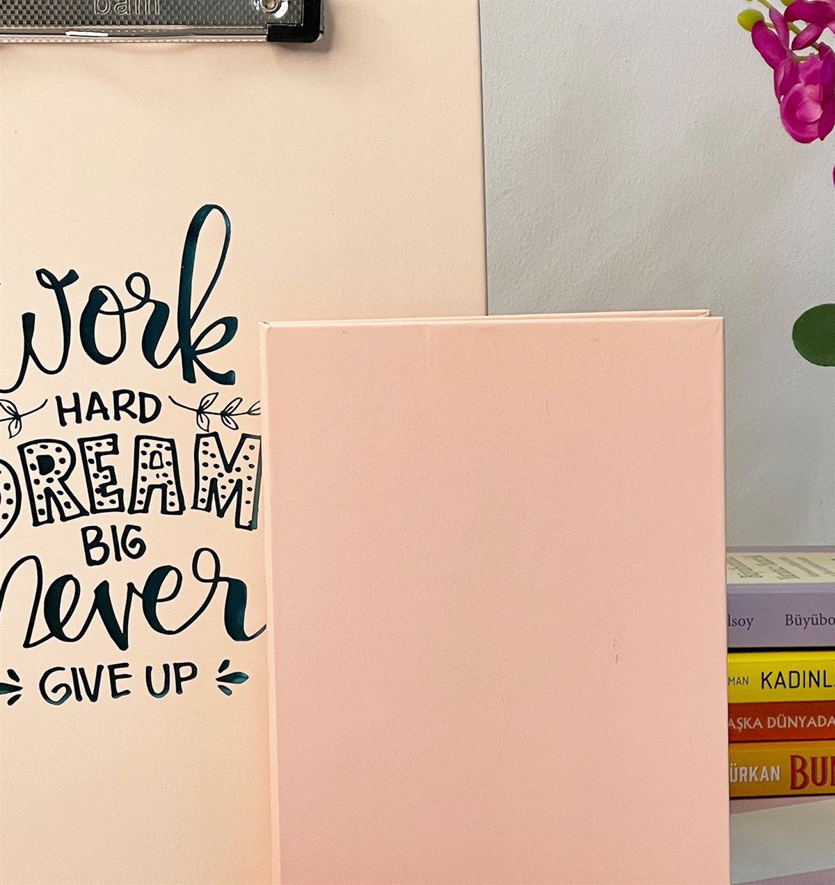  Work Hard Dream Tasarımlı Sekreterlik Ve Somon Rengi Lastikli Defter SetgiftmodaGmhs101195