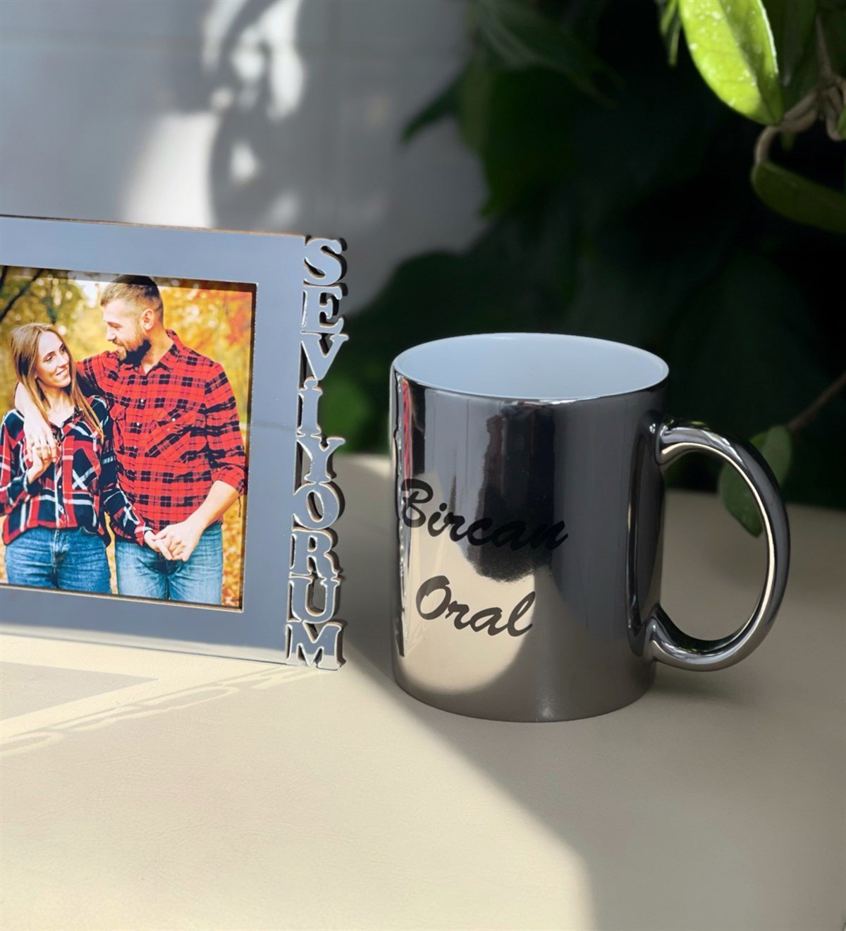 Kişiye Özel Fotoğraflı Seni Seviyorum Standlı Mdf Gümüş Çerçeve Ve Gümüş Kupa SetgiftmodaGmhs100567-Gmfc100016-Gmkp100156