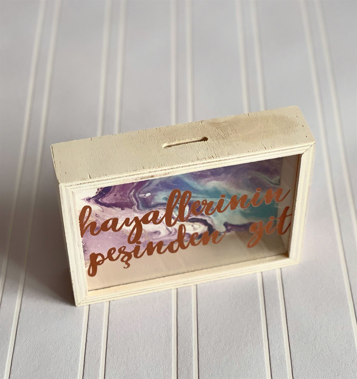 Hayallerinin Peşinden Git Tasarımlı Ahşap Kumbara Ve Kurdeleli Pembe Ayıcık Hediye SetiGiftmodaGmhs100819