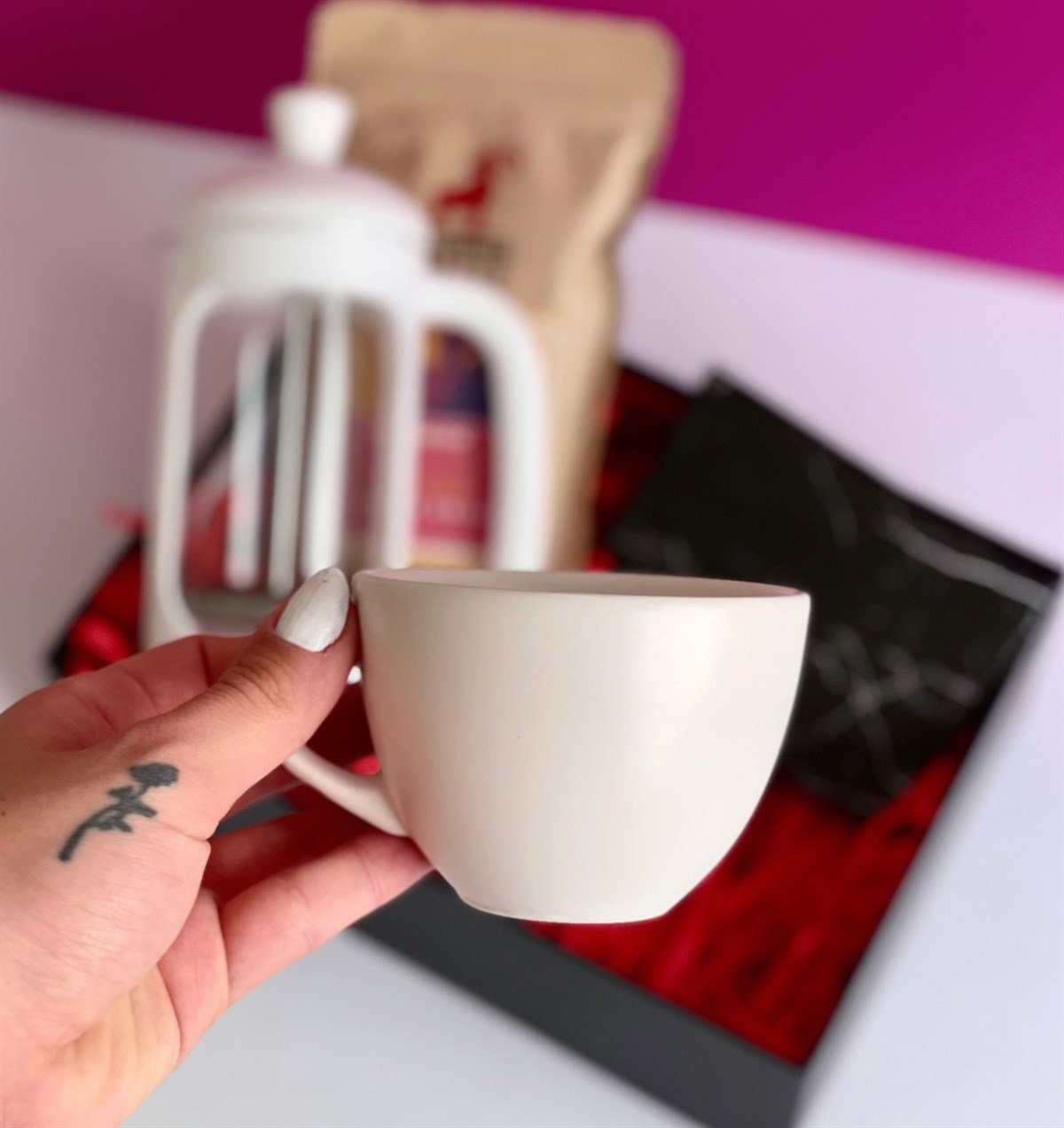 Siyah Mermer Tasarımlı Mini Albüm Beyaz Çay Fincanı Filtre Kahve Ve French Press Hediye SetigiftmodaGmhs100807