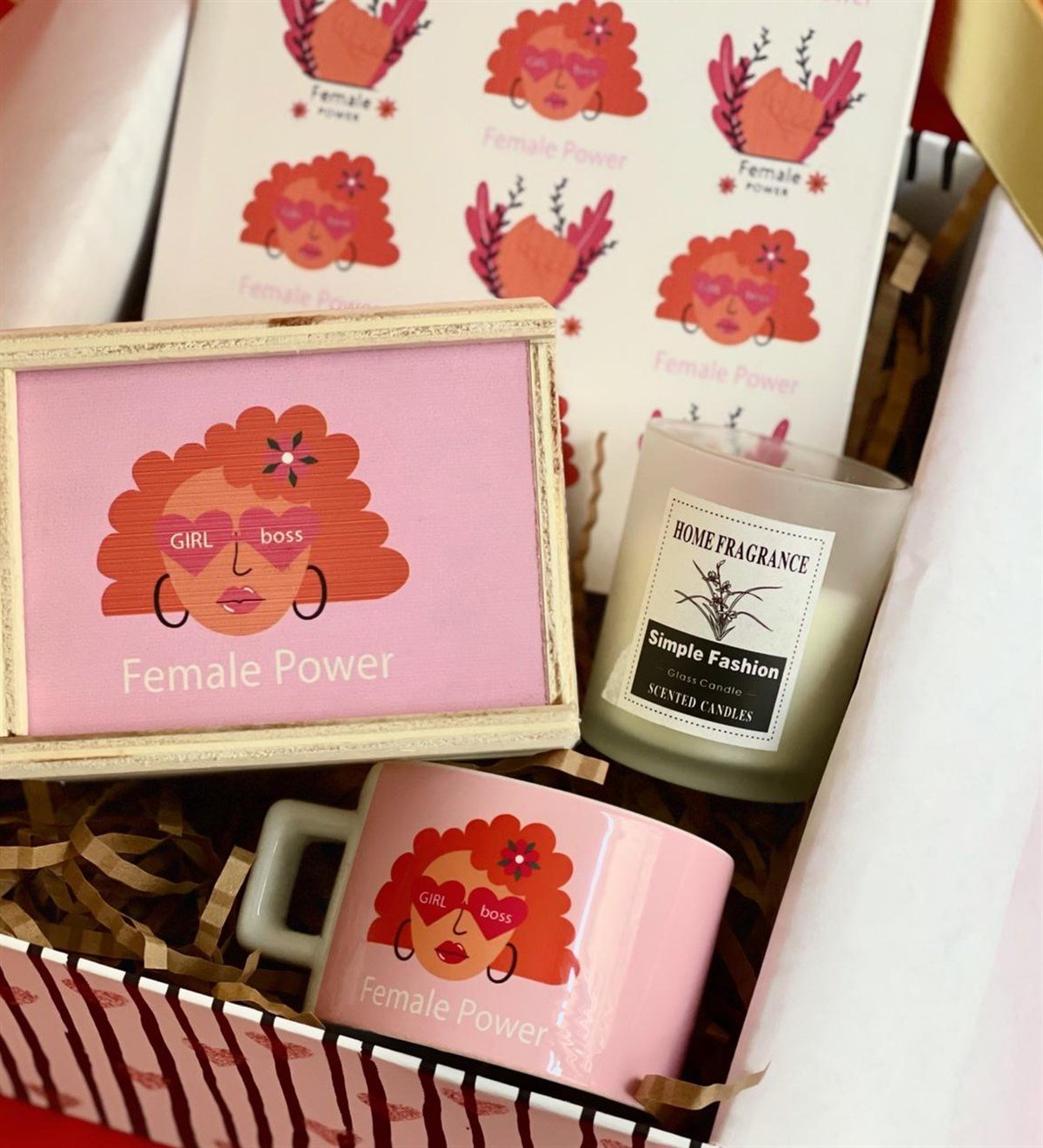 Kadın Gücü Tasarımlı Tarihsiz Ajanda Kutulu Kupa Ve Kokulu Cam Mum Kadınlara Özel Hediye SetiGiftmodaGmhs100445