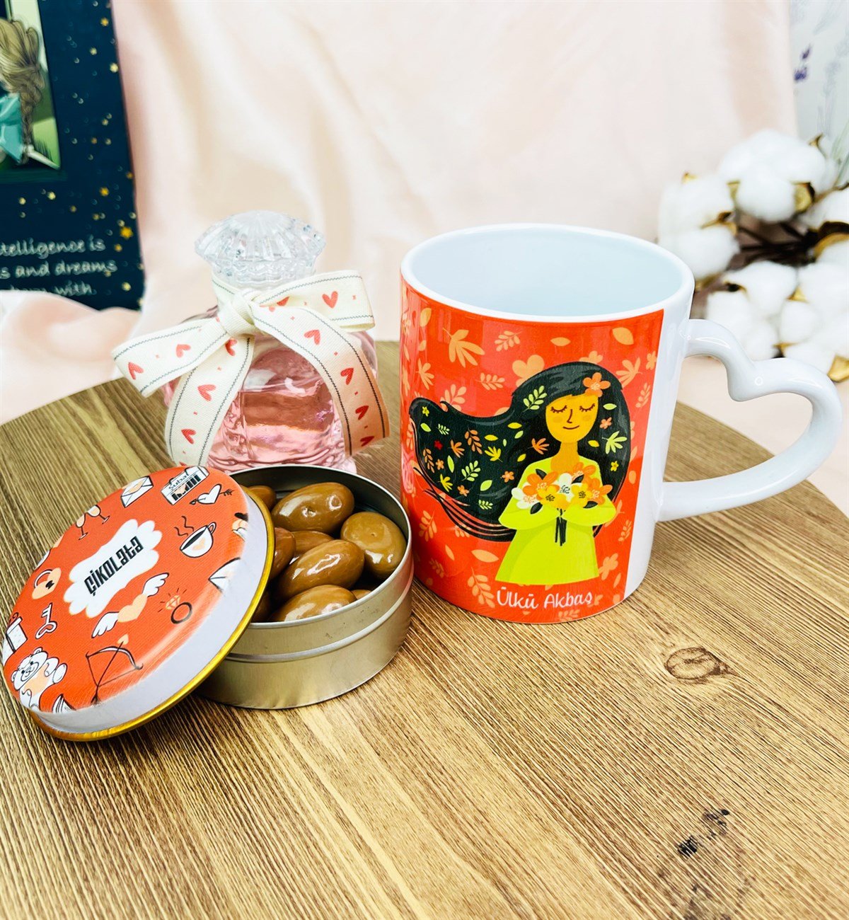 Kişiye Özel İlkbahar Kızı Tasarımlı Kadınlara Özel Hediye SetigiftmodaGmhs101582