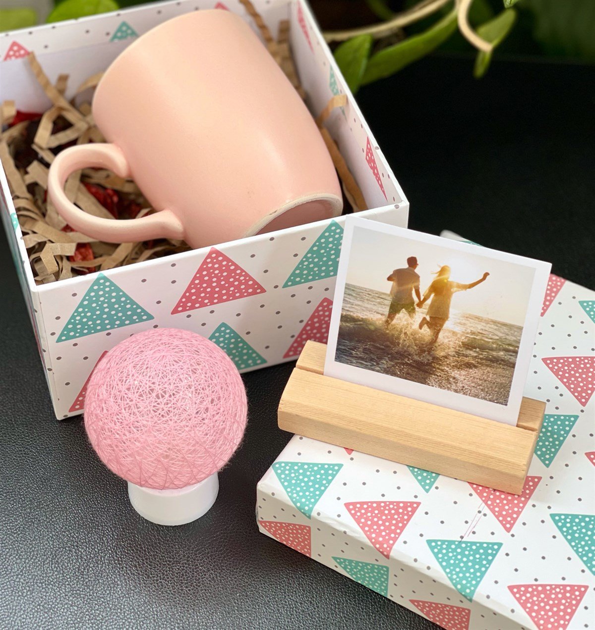 Kişiye Özel Ahşap Standlı Fotoğraf Pembe Bulut Kupa ve Hasır Lamba Mini SetgiftmodaGmhs100846