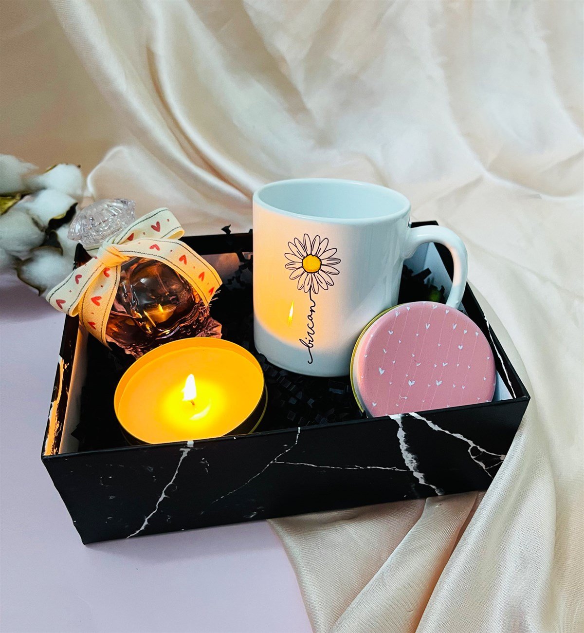 Kişiye Özel Papatya Tasarımlı Kadınlara Özel Hediye SetigiftmodaGmhs101600