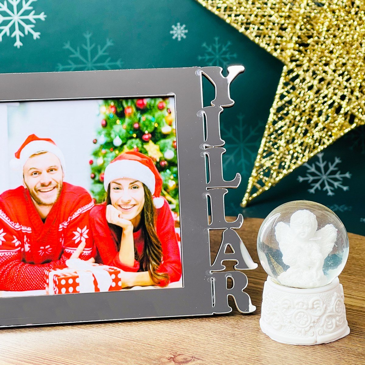 Kişiye Özel Mutlu Yıllar Fotoğraf Standlı Mdf Çerçeve Ve Mini Melek Kar Küresi SetgiftmodaGmhs101271