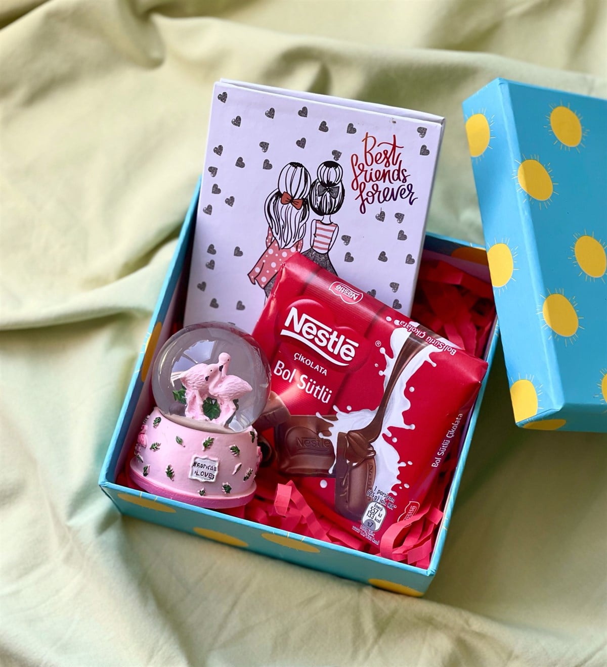 Özel Kutulu Best Friends Mini Albüm Çikolata Ve Mini Flamingo Kar Küresi Hediye SetiGiftmodaGmhs100735