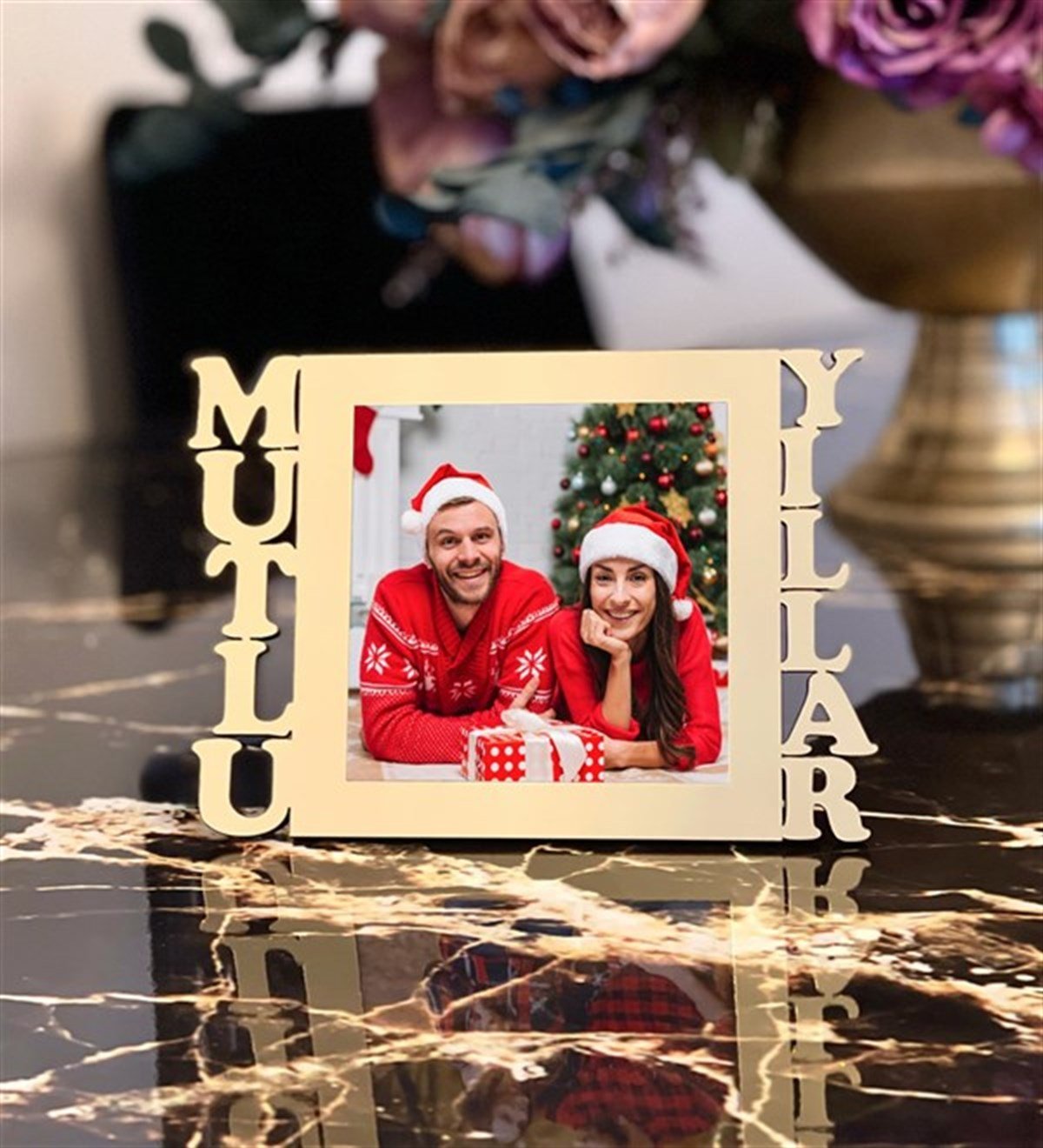 Kişiye Özel Gold Mutlu Yıllar Çerçeveli Altınyaldızlı Melek Kar Küreli Yılbaşı Hediye SetigiftmodaGmhs101325