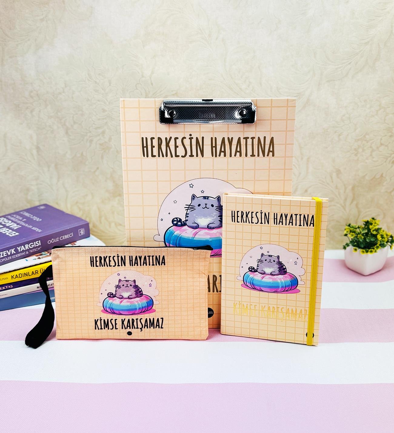  Herkesin Hayatına Kimse Karışamaz Tasarımlı Kırtasiye SetigiftmodaGmhs102041