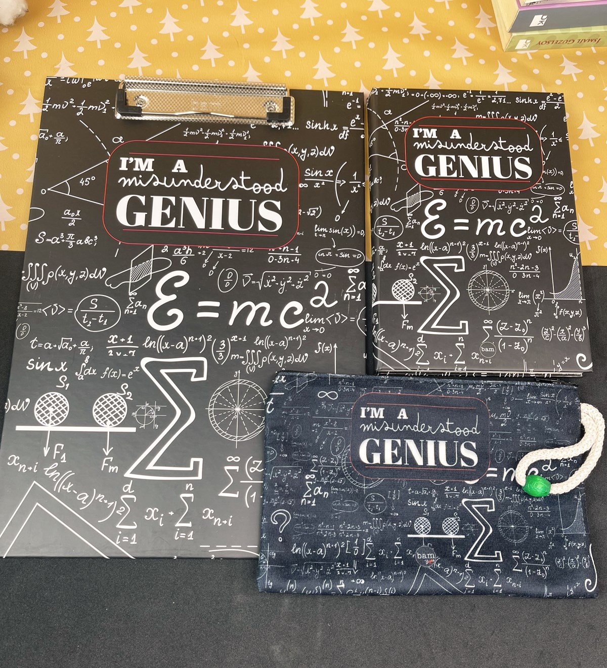 Yanlış Anlaşılan Dahiyim Tasarımlı Defter Kalemlik Ve Sekreterlik Kırtasiye SetigiftmodaGmhs101803