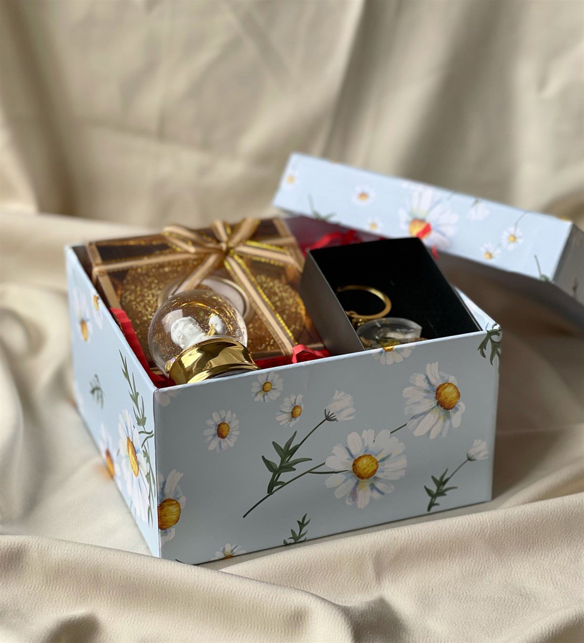 Özel Kutulu  Altınyaldızlı Mini Kar Küresi Mum Ve Gold Epoksi AnahtarlıkgiftmodaGmhs100655