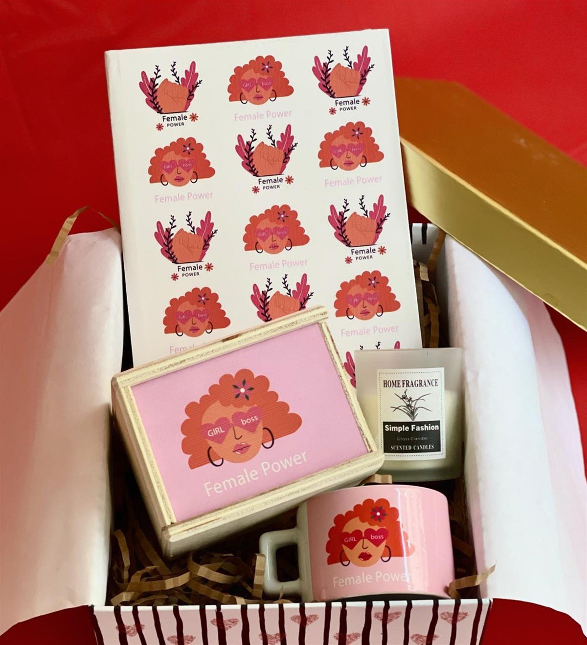 Kadın Gücü Tasarımlı Tarihsiz Ajanda Kutulu Kupa Ve Kokulu Cam Mum Kadınlara Özel Hediye SetiGiftmodaGmhs100445