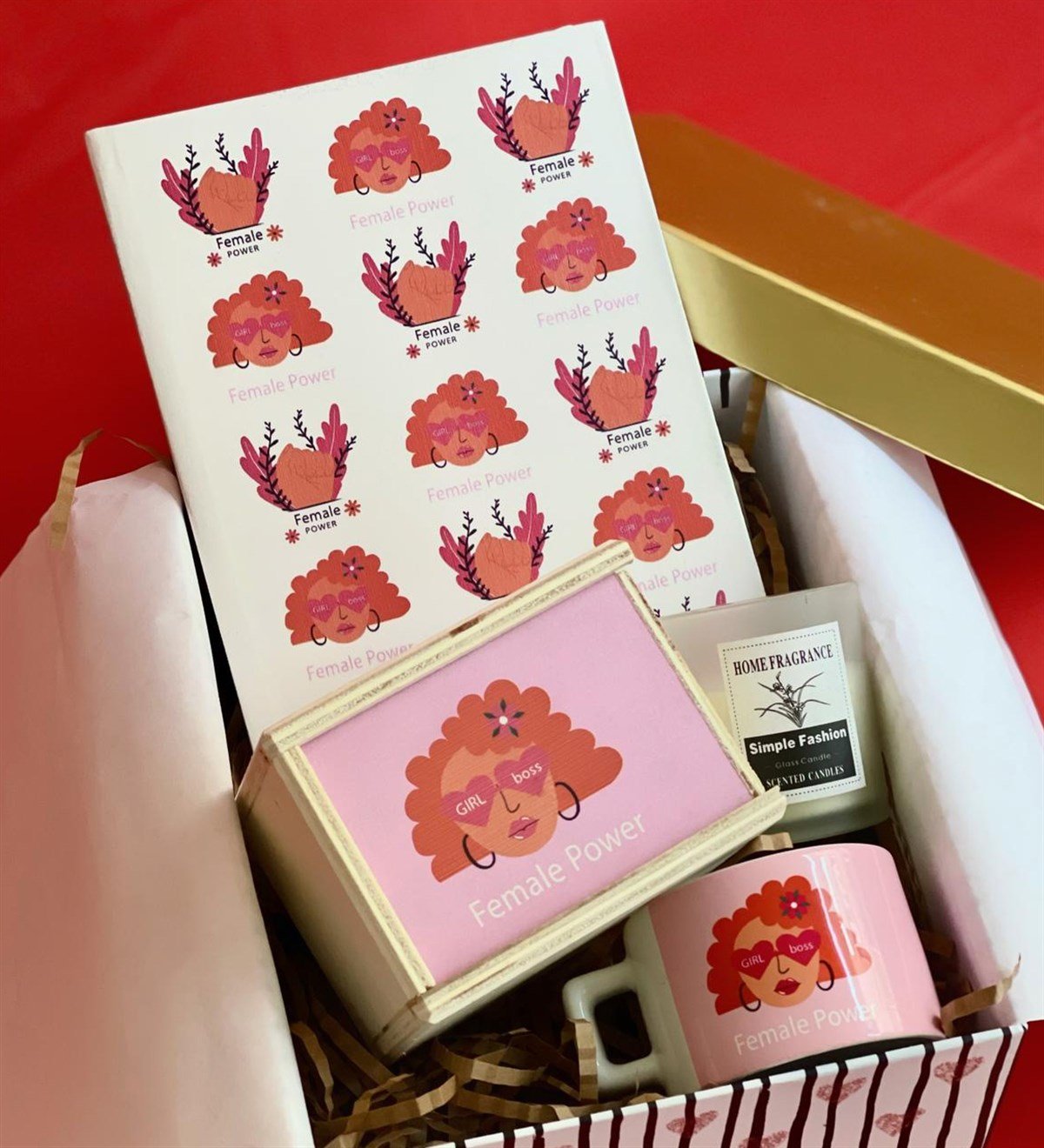 Kadın Gücü Tasarımlı Tarihsiz Ajanda Kutulu Kupa Ve Kokulu Cam Mum Kadınlara Özel Hediye SetiGiftmodaGmhs100445