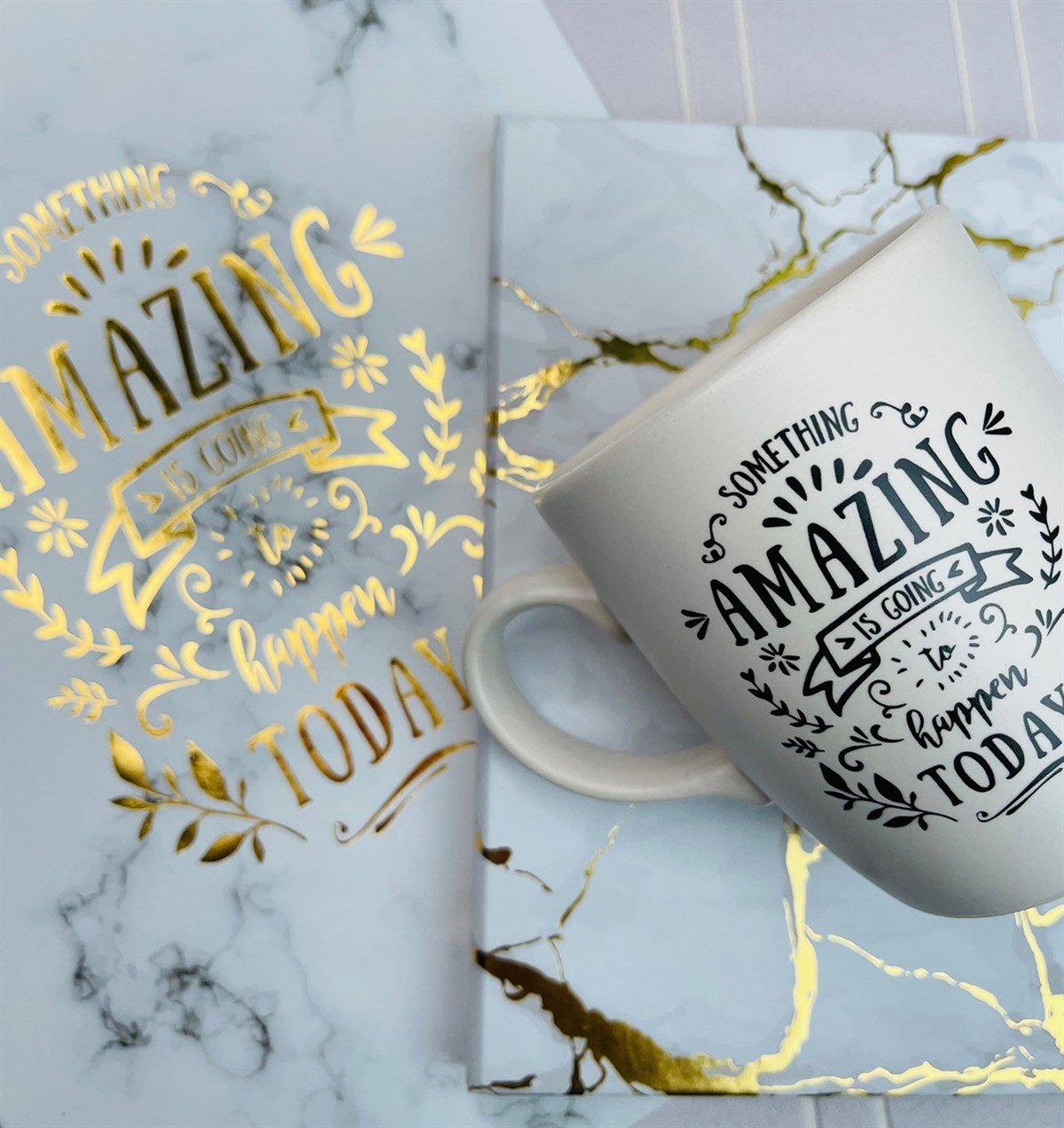 Amazing Tasarımlı Sekreterlik 9 Cm Kupa Bardak Ve Altın Yaldızlı Beyaz Lastikli Defter SetgiftmodaGmhs101207