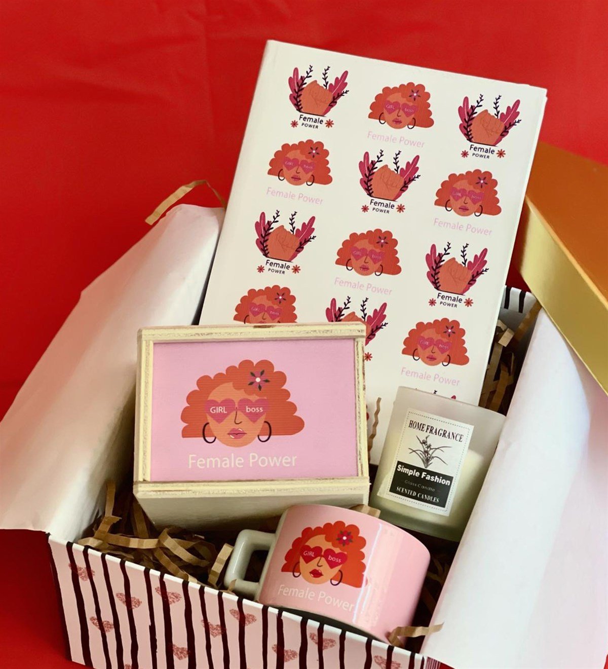 Kadın Gücü Tasarımlı Tarihsiz Ajanda Kutulu Kupa Ve Kokulu Cam Mum Kadınlara Özel Hediye SetiGiftmodaGmhs100445