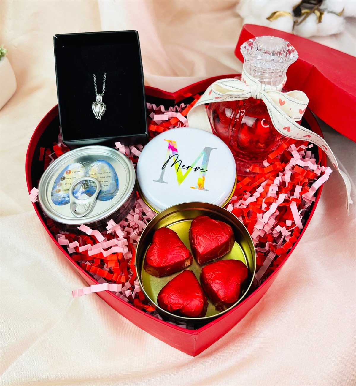 Kişiye Özel Love Blast Tasarımlı Kalp Kutulu SetgiftmodaGmhs101541
