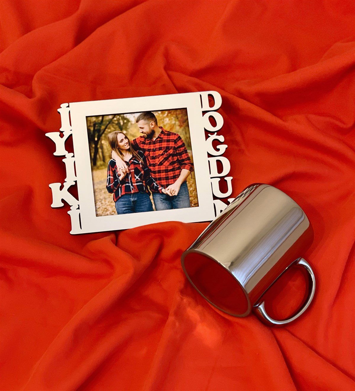 İyiki Doğdun Fotoğraf Standlı Mdf Gümüş Çerçeve Ve Gümüş Kupa SetgiftmodaGmhs100536-Gmfc100012-Gmkp100157