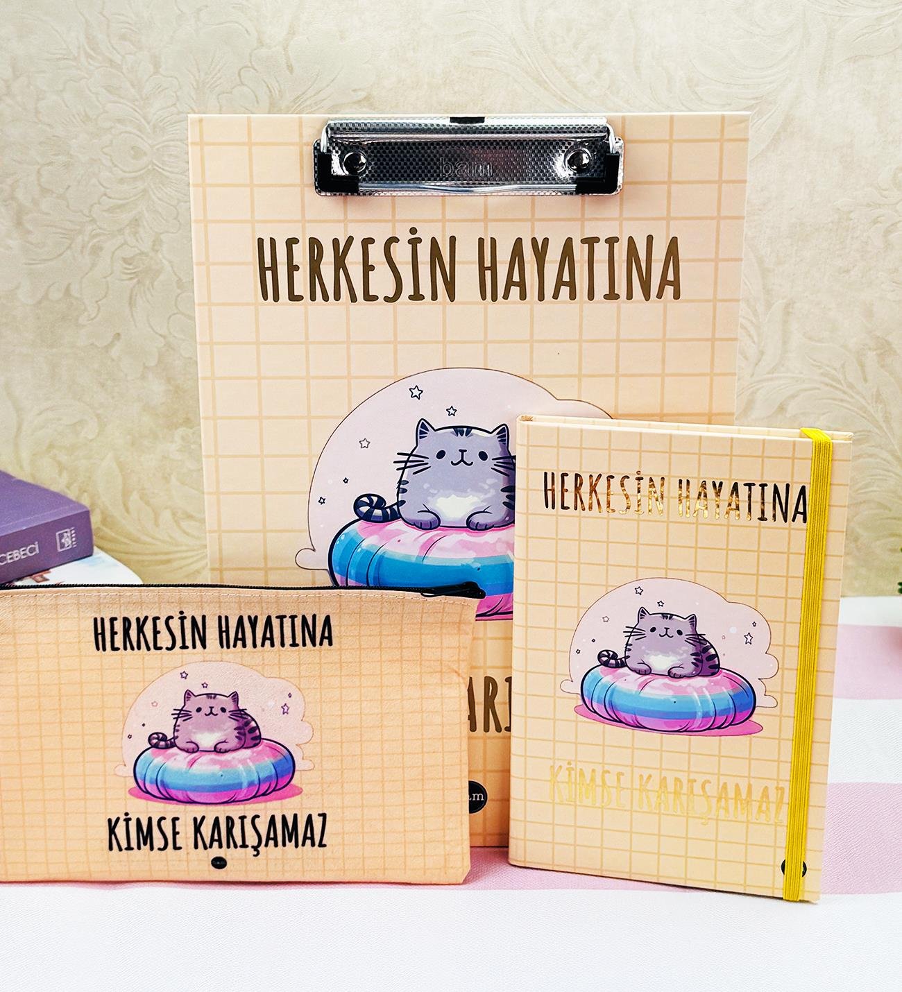  Herkesin Hayatına Kimse Karışamaz Tasarımlı Kırtasiye SetigiftmodaGmhs102041