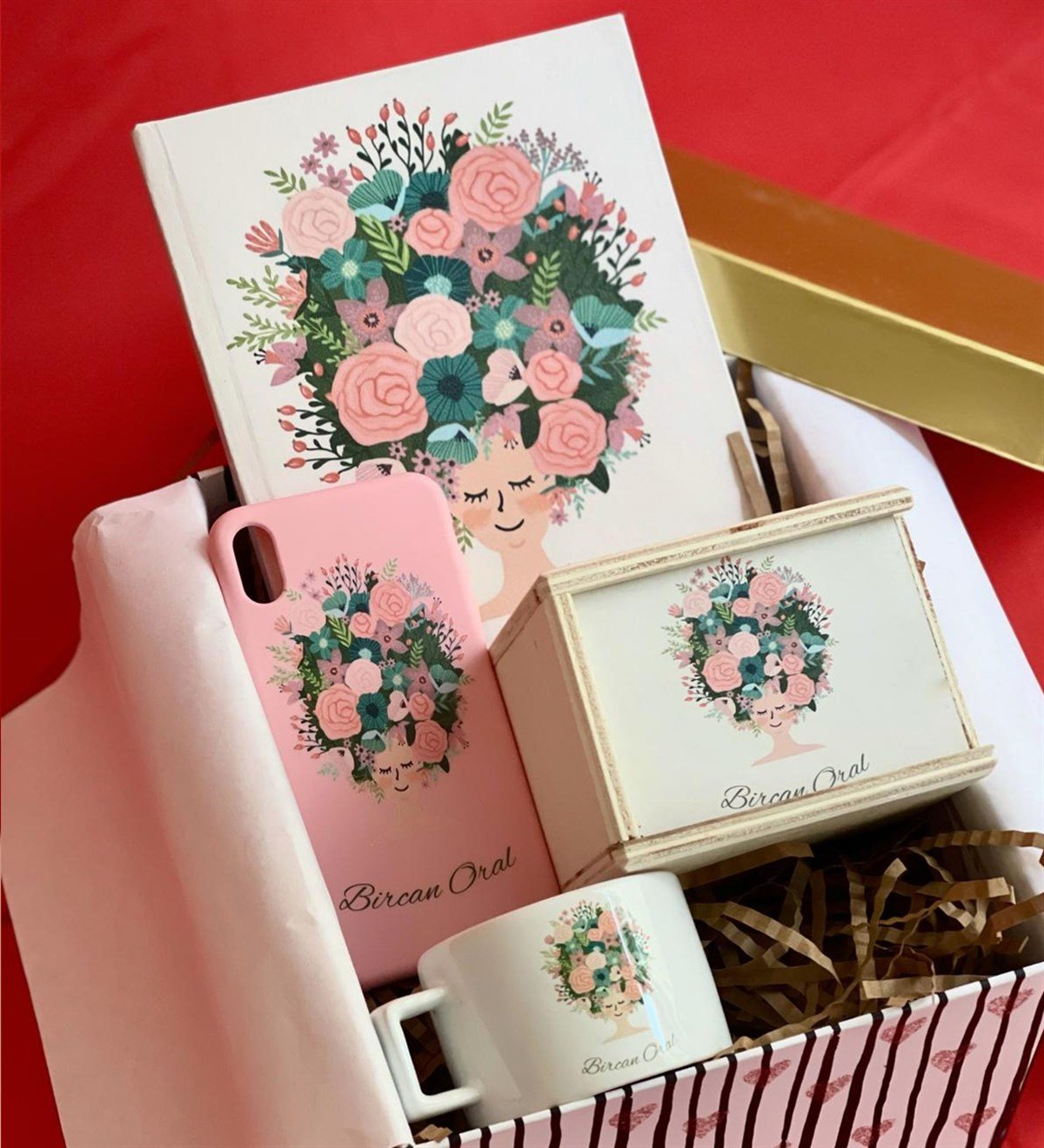  Kişiye Özel Iphone Telefon Kılıflı Çiçek Kadın Tasarımlı Kadınlara Özel Hediye SetiGiftmodaGmhs100438