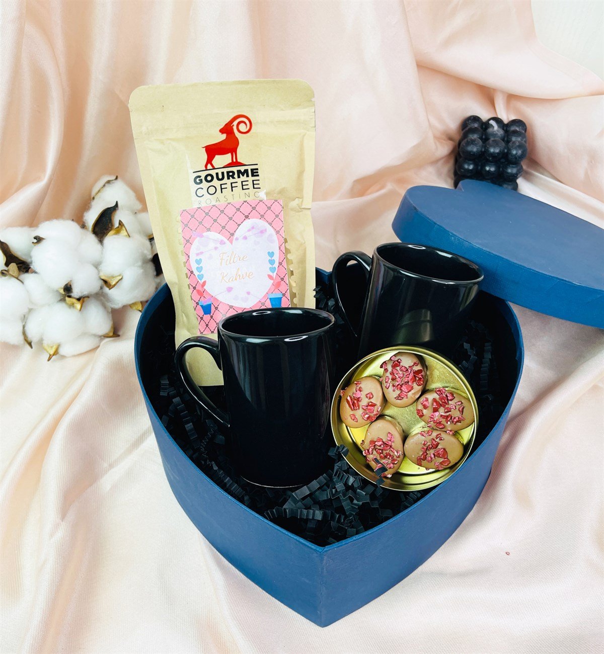 Özel Kalp Kutulu Filtre Kahve Fincan Ve Bademli Pralin Çikolata Sevgiliye Hediye Setigiftmoda Gmhs101440